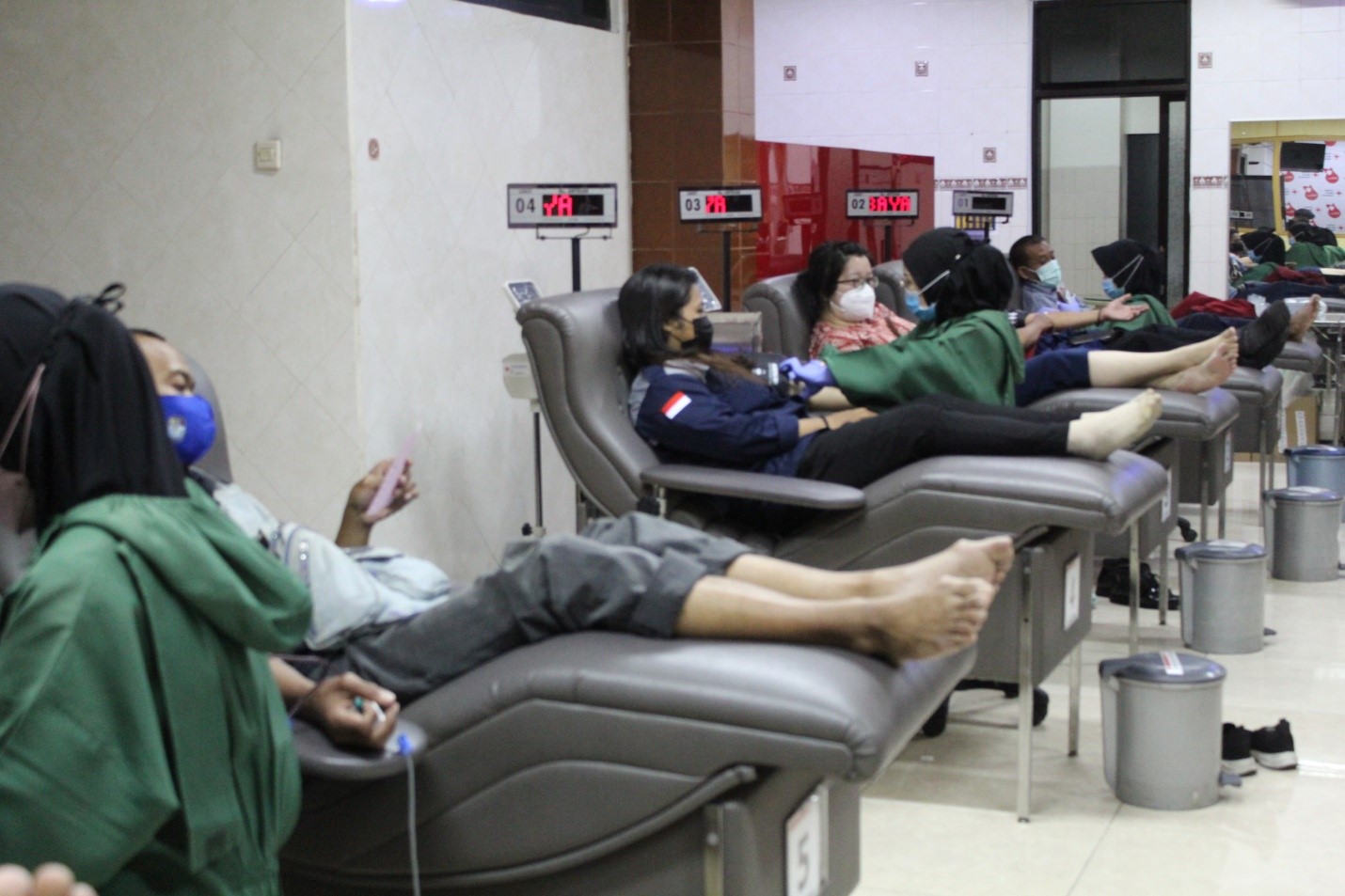 Penyelenggaraan Donor Darah HIMA D-III Manajemen Perhotelan dengan PMI Surabaya