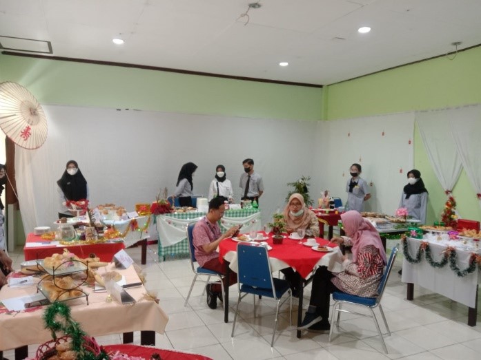 Mahasiswa Vokasi Manajemen Perhotelan Universitas Airlangga Kedatangan Tamu dari Dosen Universitas Hasanuddin