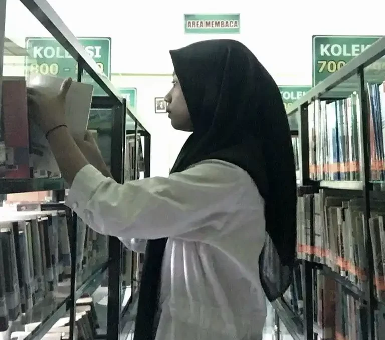 Berbagi Pengalaman Kegiatan Magang Mahasiswa D3 Perpustakaan Unair di SMAN 2 Blitar