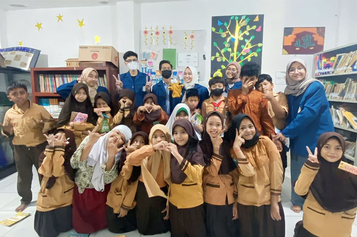 Mahasiswa D3 Perpustakaan Pegiat Literasi: ‘Menyulap’ Storytelling sebagai Media Edukasi di SD Ahmad Yani