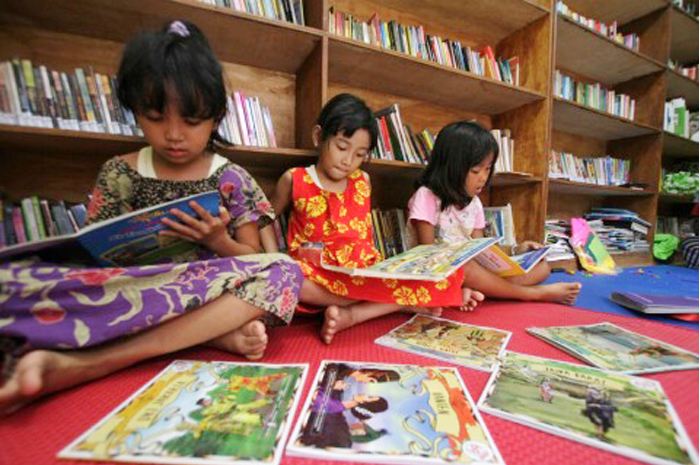 Pelayanan Taman Baca Masyarakat yang Digagas oleh Mahasiswa D3 Perpustakaan
