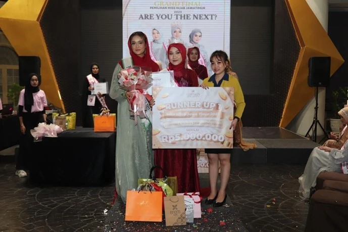 Mahasiswi D-III Bahasa Inggris Meraih Juara II Miss Hijab Jawa Timur 2023