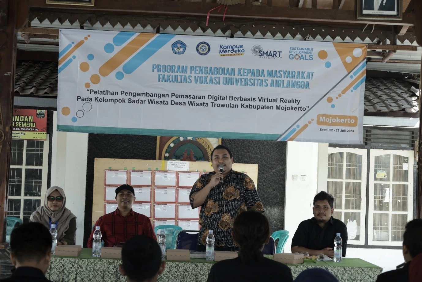 Kembangkan Sektor Pariwisata, Fakultas Vokasi UNAIR Gelar Pelatihan Digital Marketing di Desa Trowulan, Mojokerto