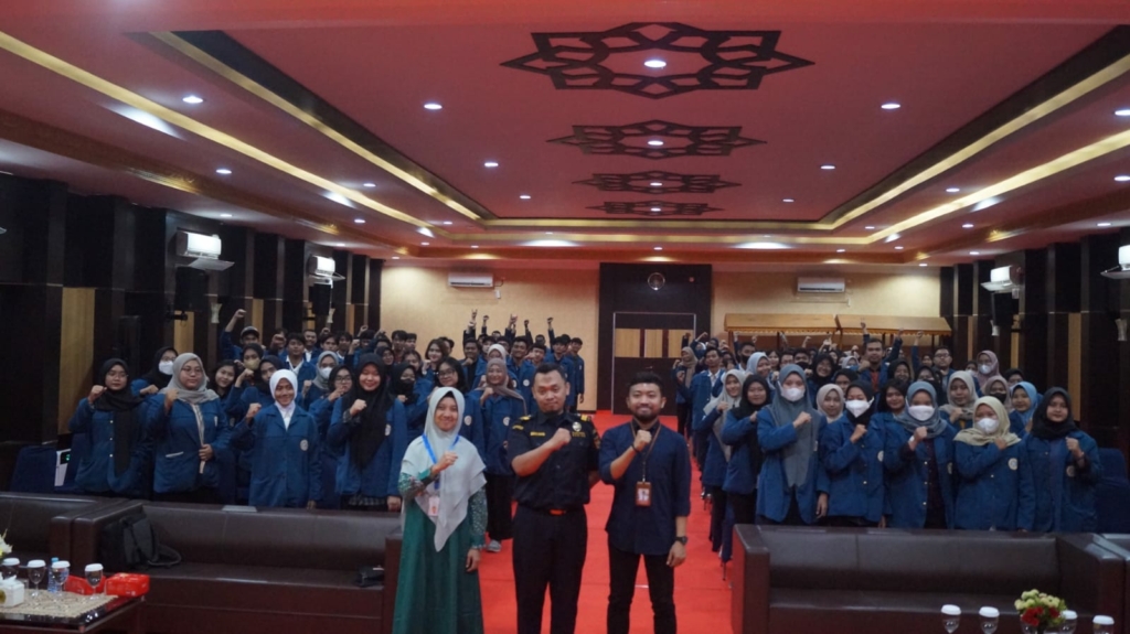 Foto Bersama pada Kegiatan Expor Impor 2023 di Bea Cukai Tanjung Perak