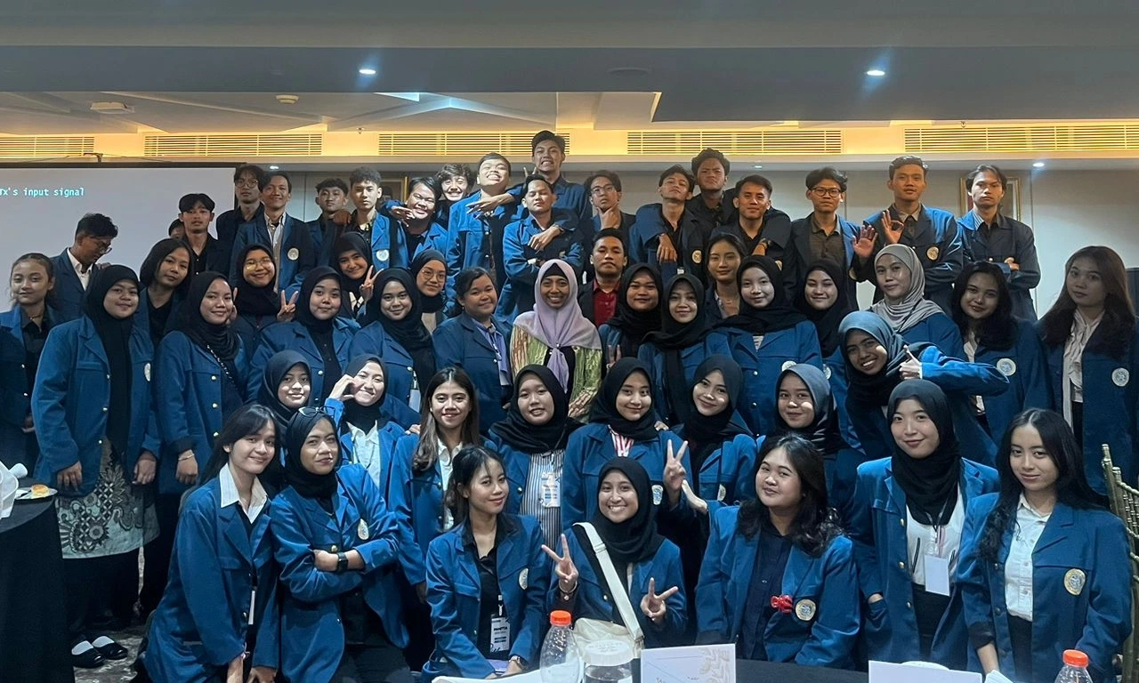 Untuk Menimba Ilmu, Mahasiswa D4 Manajemen Perhotelan Lakukan Industrial Visit di Hotel Platinum Surabaya