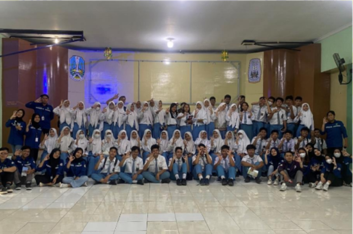 SERU! HIMA K3 Vokasi Menggelar Roadshow, Berkunjung ke-6 Sekolah di Jawa Timur