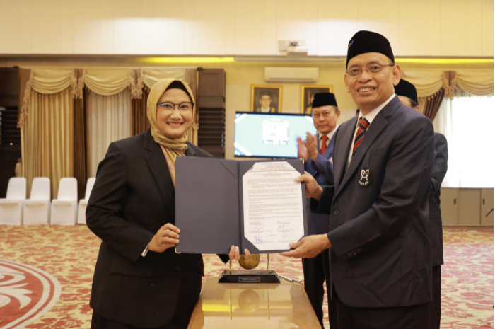 Wakil Dekan 2 Fakultas Vokasi Resmi Dilantik oleh Rektor UNAIR/dokumen PKIP Unair