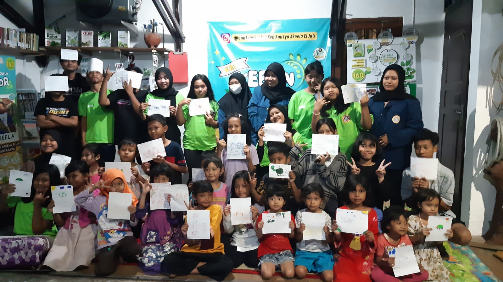 Suasana kegiatan kebun literasi dengan program harian watch and write 2023( Foto: Nasywa Khoshibah N)