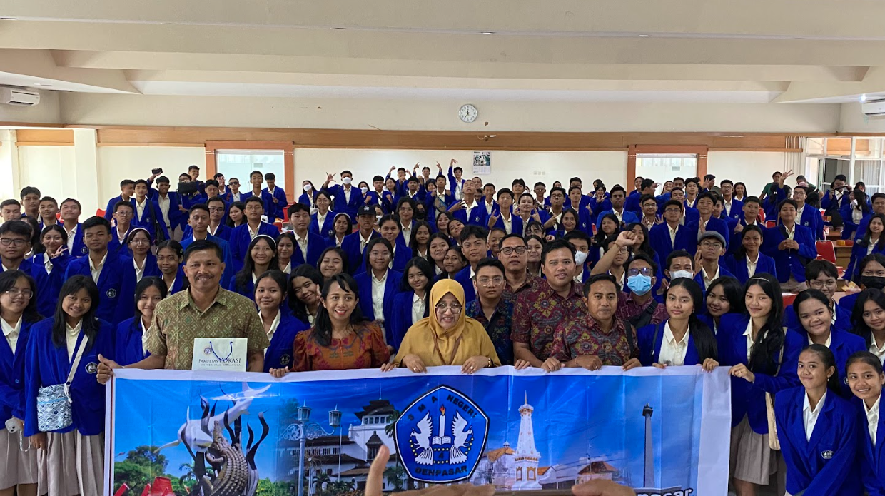 Kunjungan Studi SMAN 4 Denpasar ke Fakultas Vokasi UNAIR
