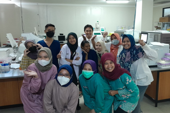 Kegiatan Praktik Kerja Lapangan Mahasiswa D3 Teknologi Laboratorium Medis di Rumah Sakit Universitas Airlangga