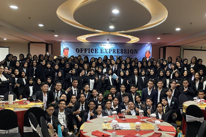 Office Expression: Kegiatan Tahunan untuk Mahasiswa D4 Manajemen Perkantoran Digital Belajar Beretika dan Berpenampilan Baik_Dokumen Istimewa