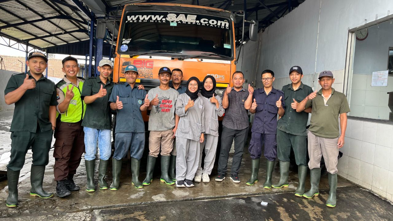 Pengalaman Magang Kerja Mahasiswa D3 Paramedik Veteriner di Koperasi Susu SAE Pujon Malang