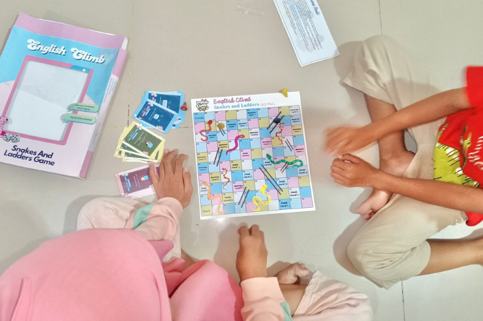 ENGLISH CLIMB: Permainan Ular Tangga Inovatif untuk Meningkatkan Kosakata Bahasa Inggris Anak-Anak