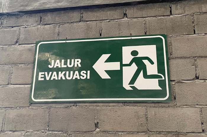 Evaluasi Penerapan Safety Sign Sesuai Standar Ansi Z535 Pada Produksi Unit I PT. X
