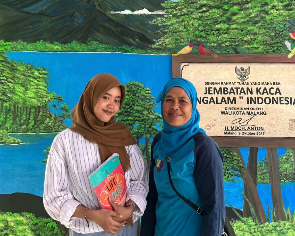 Dampak Ekonomi Dan Sosial Masyarakat di Kampung Warna Warni Jodipan, Kelurahan Jodipan, Kota Malang - ade dwi