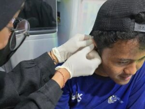 Auriculopressure Efektif Atasi Low Back Pain - arifatul muthoharoh