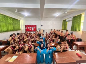 Mahasiswa D3 Keperawatan Universitas Airlangga Mengajarkan Sistem Pencernaan Manusia di SMP Ma’arif NU Sidomukti_Dokumen Istimewa