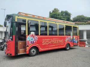 Menjelajahi Kota Surabaya dengan Bus SSCT - muhammad arif