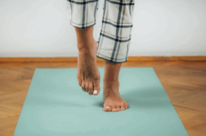 Active Single Leg Stance (ASLS), Latihan Sederhana yang Ampuh Tingkatkan Keseimbangan Lansia_Canva