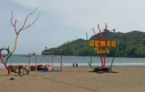 Mengenal Pesona Pantai Gemah: Wisata Bahari Favorit di Jawa Timur_Dokumen Istimewa