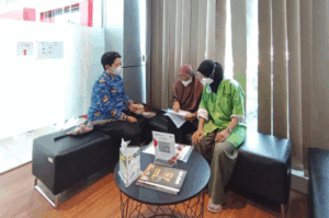 Penanganan Osteoarthritis Lutut Dengan Akupunktur di Rumah Sakit UNAIR_Dokumen Istimewa