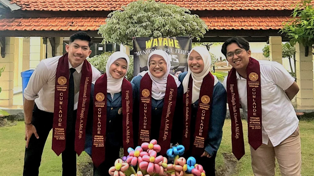 Kebersamaan Mahasiswa D3 Keperawatan UNAIR dalam PKL di RSUD Ibnu Sina Gresik_Dokumen Istimewa