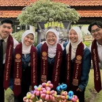 Kebersamaan Mahasiswa D3 Keperawatan UNAIR dalam PKL di RSUD Ibnu Sina Gresik_Dokumen Istimewa