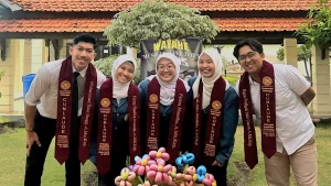 Kebersamaan Mahasiswa D3 Keperawatan UNAIR dalam PKL di RSUD Ibnu Sina Gresik_Dokumen Istimewa