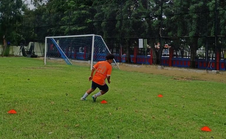 Agility Pemain Sepak Bola UKM UNAIR; Tantangan dan (2) - moch nayhan