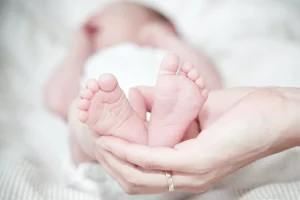 Deteksi Dini Hipotiroid Kongenital pada Bayi Baru Lahir di RS Bhayangkara Surabaya_Google