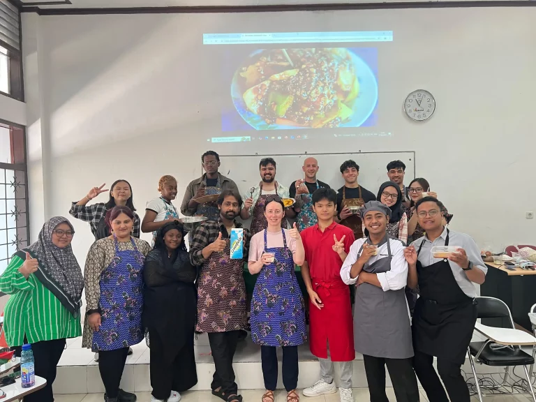 Hospitality Management Universitas Airlangga Welcomes Staffordshire University Students for a Culinary Guest Lecture_Dokumen Istimewa
