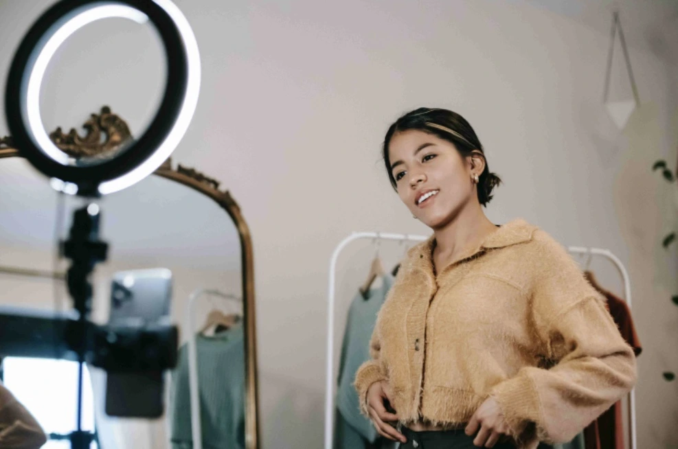 Siaran Langsung Shopee sebagai Strategi Pemasaran Dinamis_bigseller