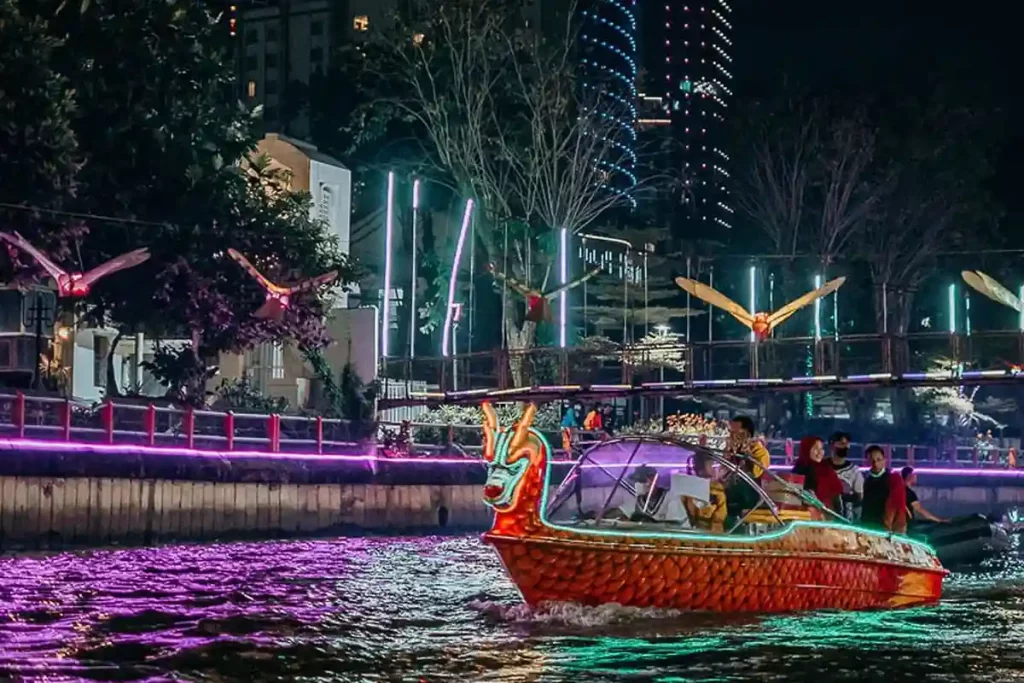Daya Tarik Wisata Malam Perahu Kalimas Sebagai Ikon Baru Surabaya_Google