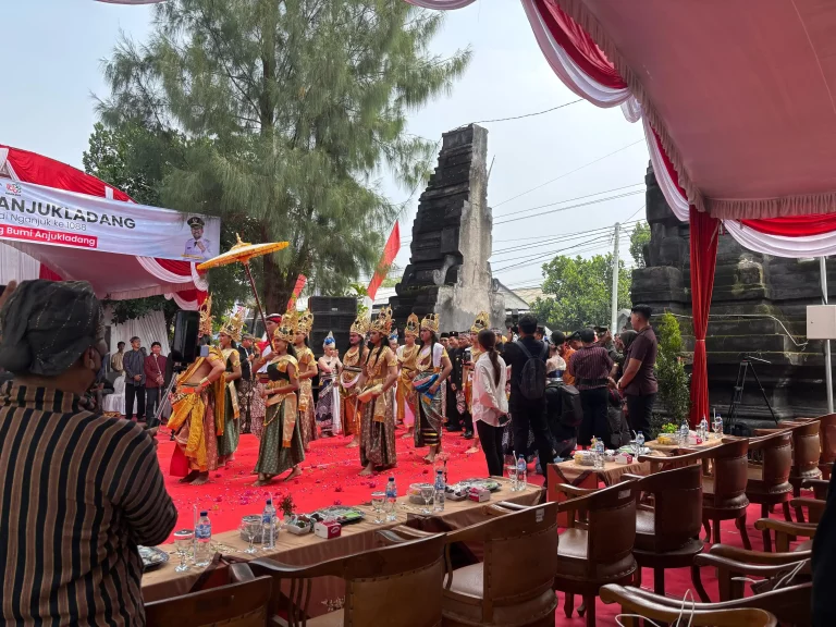 Menjembatani Budaya Melalui Terjemahan_Dokumen Istimewa