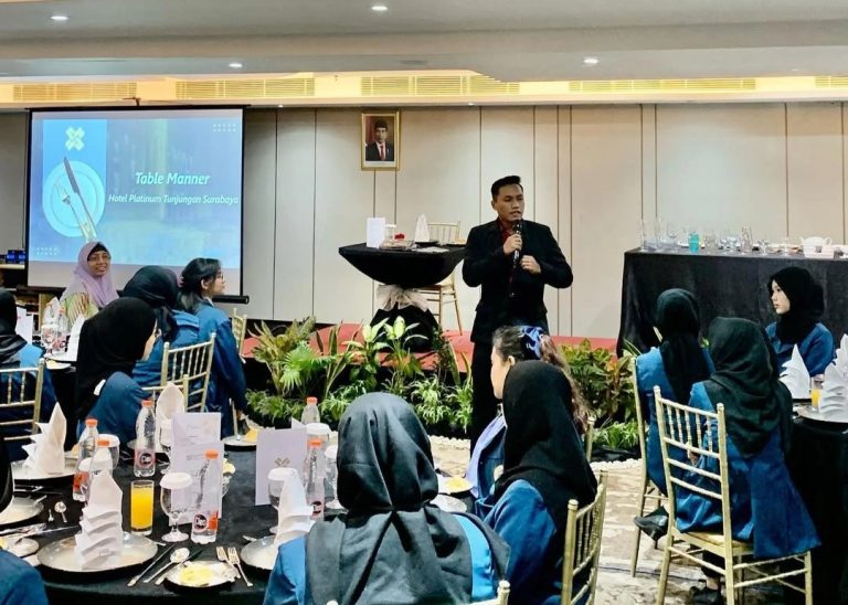 Peran Ormawa dalam Meningkatkan Soft Skill dan Kesiapan Karir Mahasiswa di Industri Perhotelan_Dokumen Istimewa
