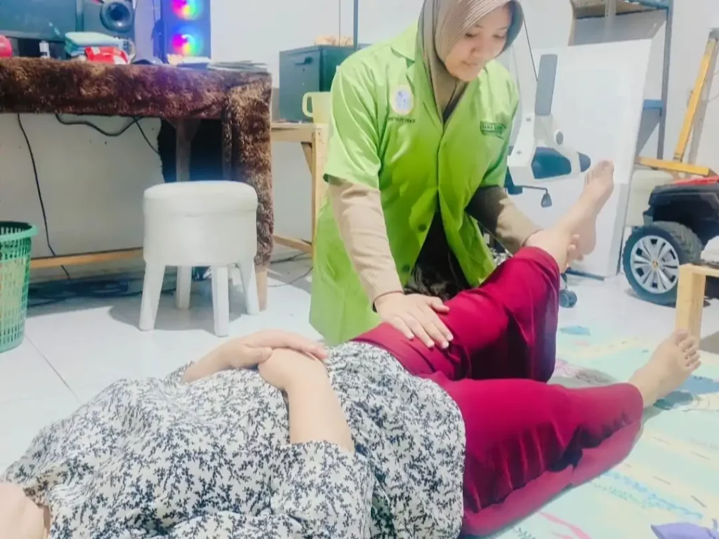 Pijat Punggung dengan Kombinasi Essential Oil Jahe berpengaruh Turunkan Keluhan Low Back Pain_Dokumen Istimewa