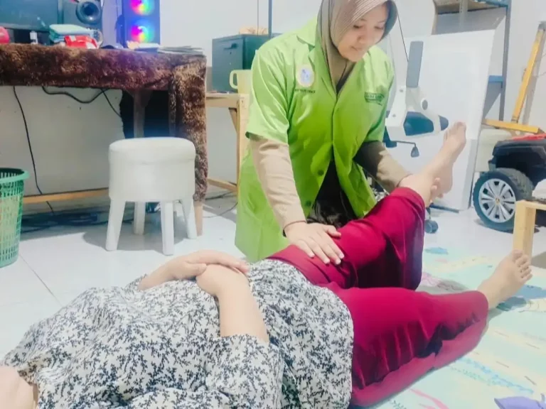 Pijat Punggung dengan Kombinasi Essential Oil Jahe berpengaruh Turunkan Keluhan Low Back Pain_Dokumen Istimewa