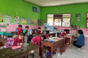 Mengajarkan Kreativitas dan Kepedulian Lingkungan Lewat Pembuatan Celengan di SDN Padi_Dokumen Istimewa
