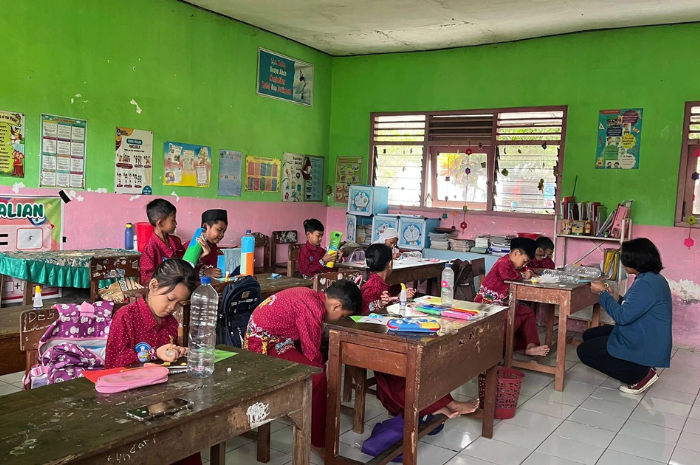 Mengajarkan Kreativitas dan Kepedulian Lingkungan Lewat Pembuatan Celengan di SDN Padi_Dokumen Istimewa
