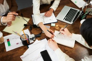Sistem Informasi Akuntansi Penjualan Kredit: Strategi Efisiensi PT ABC_Canva