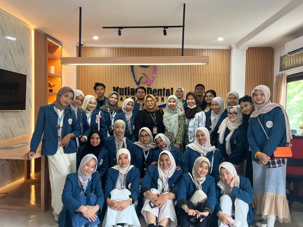 Dental Visit 2025: Mahasiswa TKG Eksplorasi Dental Lab Modern di Bali_Dokumen Istimewa