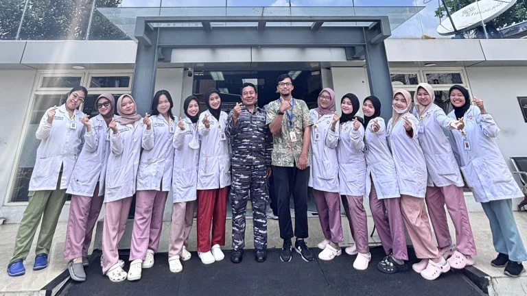 Observasi Prosedur Bone Marrow Aspiration oleh Mahasiswa Magang D4 Teknologi Laboratorium Medik di RSPAL dr. Ramelan Surabaya_Dokumen Istimewa