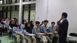 kuliah-tamu-internasional-unair-supply-chain-governance-perbankan