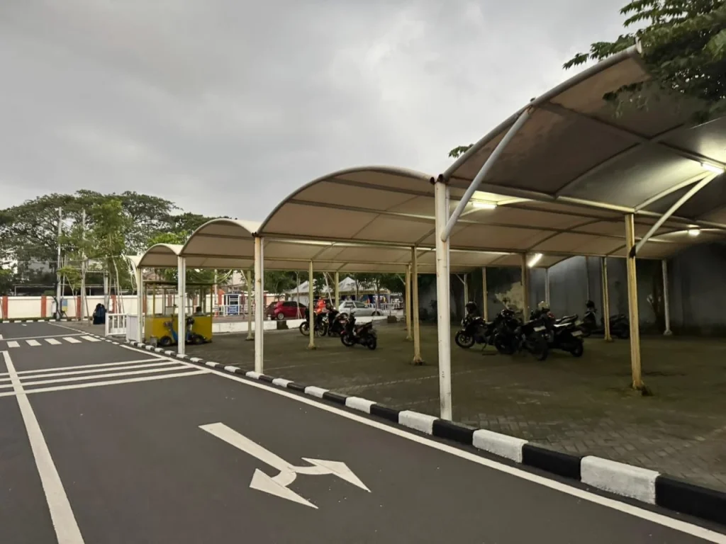 Gedung Vokasi Universitas Airlangga Hadirkan Area Parkir Luas dan Lingkungan Bersih