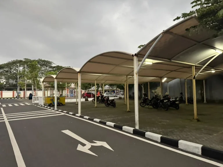 Gedung Vokasi Universitas Airlangga Hadirkan Area Parkir Luas dan Lingkungan Bersih