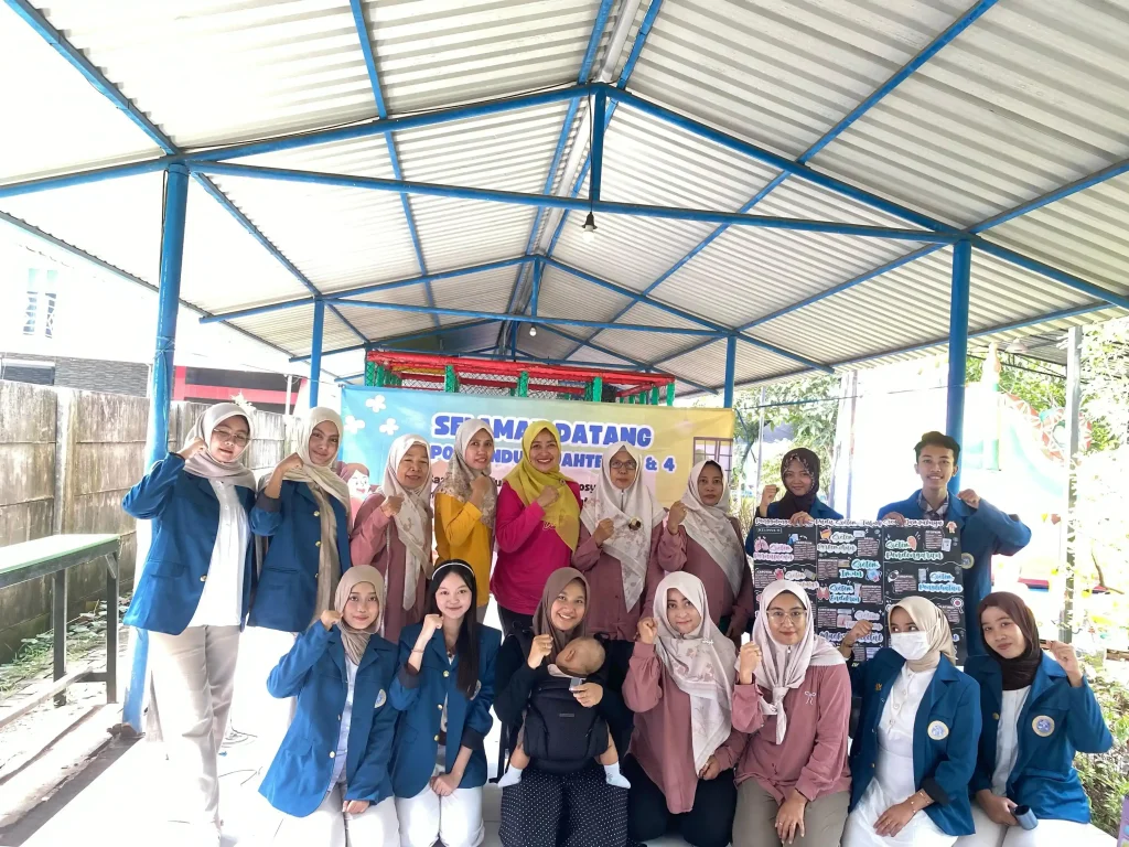 Mengenal Risiko dan Manfaat Obat melalui Seminar Edukasi bagi Ibu- Ibu Peserta Posyandu di Ecopark Randuagung