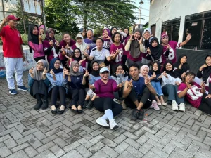 Edukasi bentuk obat padat oleh mahasiswa D-III Keperawatan Fakultas Vokasi UNAIR