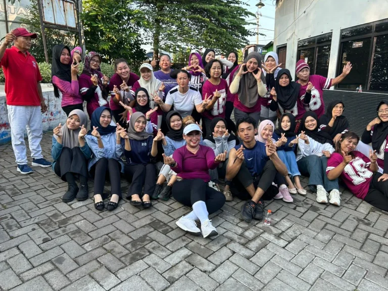 Edukasi bentuk obat padat oleh mahasiswa D-III Keperawatan Fakultas Vokasi UNAIR