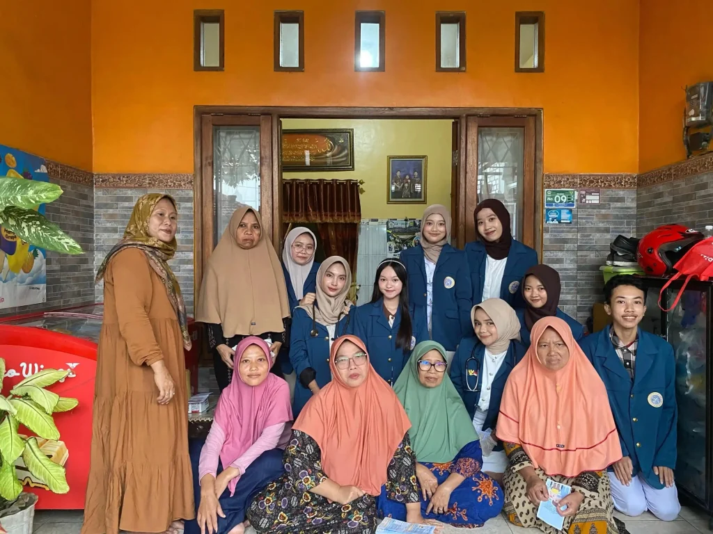 Cerdas Menggunakan Obat Cair: Meningkatkan Literasi Kesehatan Lansia di Gumeno