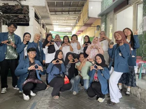 Pembelajaran vokasi melalui edukasi kesehatan oleh mahasiswa D-III Keperawatan Universitas Airlangga